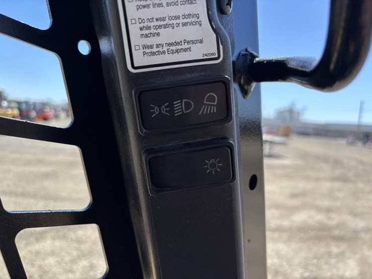 2019-gehl-r190-image-33