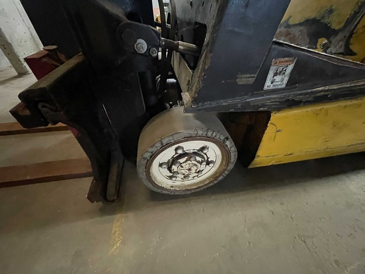 #1501-•-yale-3000lb-capacity-forklift-(wall-e)-image-16