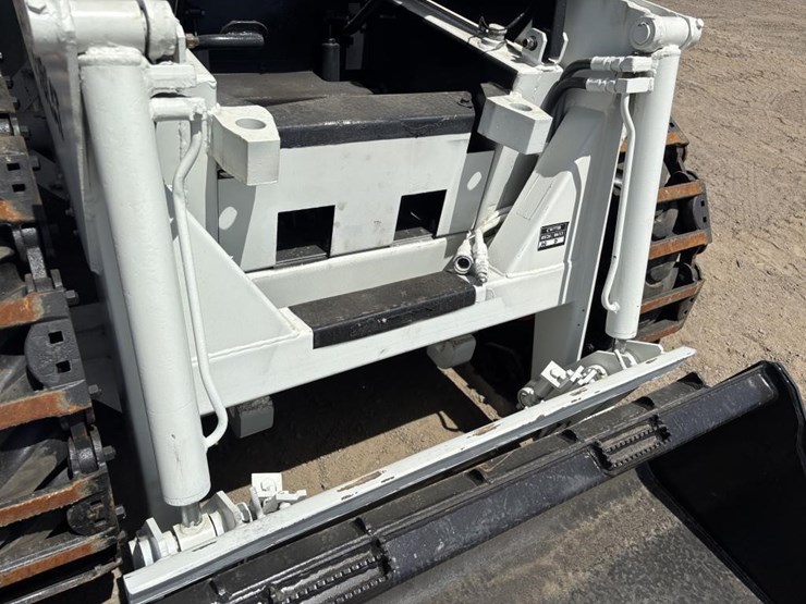 bobcat-725-image-12