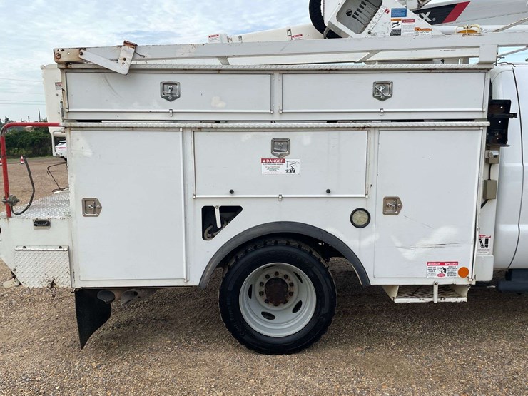 2014-ford-f550-image-16