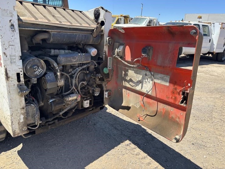 2005-bobcat-t180-image-30
