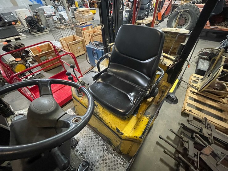 #1501-•-yale-3000lb-capacity-forklift-(wall-e)-image-9