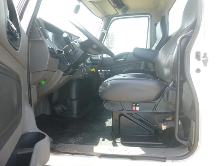 2020-international-mv607-image-10
