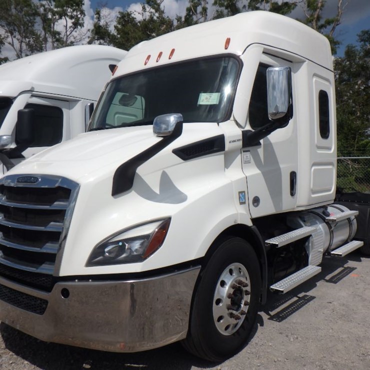 2022 FREIGHTLINER CASCADIA 116