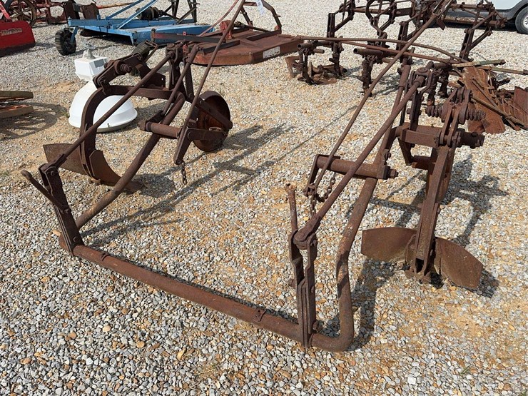john-deere-40-2-bottom-plow-image-4