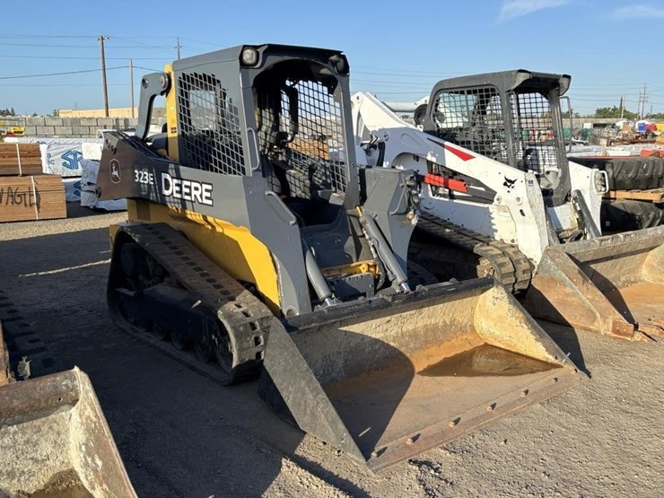 2018-deere-323e-image-2