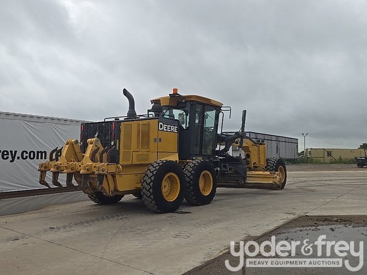 2011-deere-772g-image-5