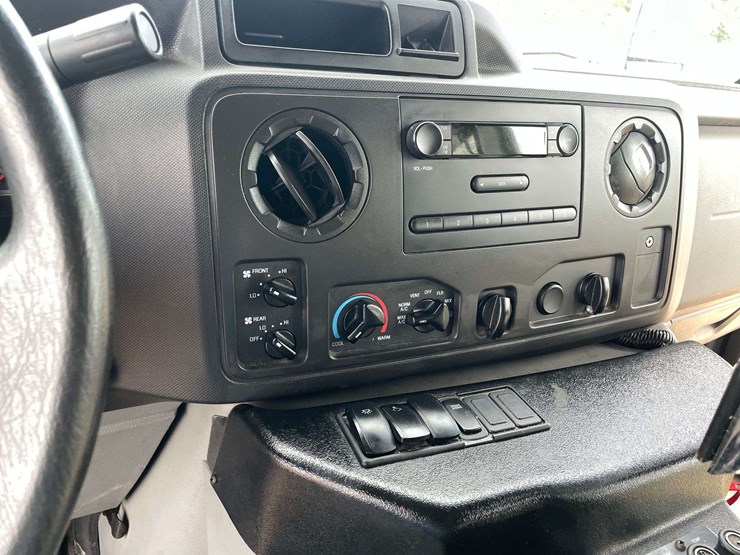2020-ford-e350-image-13