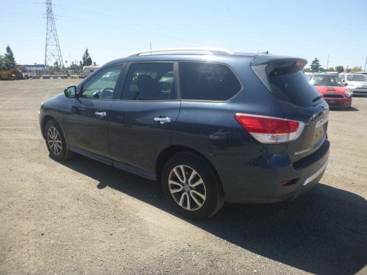 2015-nissan-pathfinder-image-4
