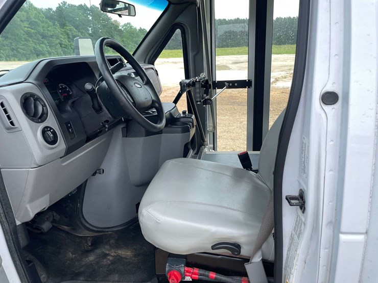 2020-ford-e350-image-10