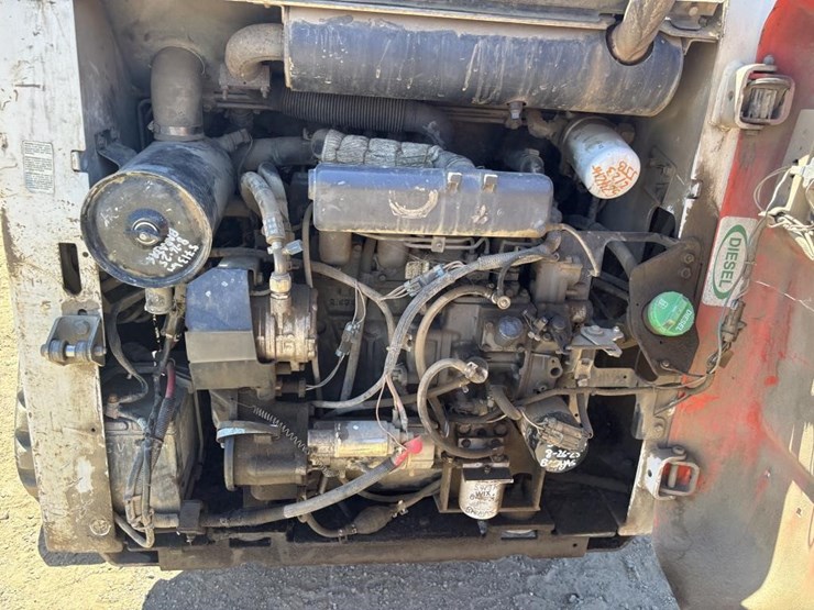 2005-bobcat-t180-image-31