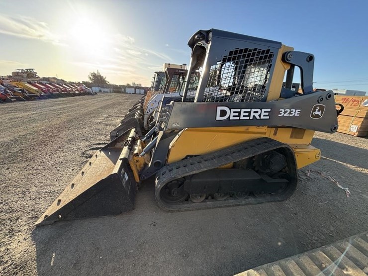 2018-deere-323e-image-5