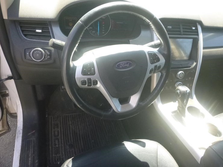 2011-ford-edge-image-9