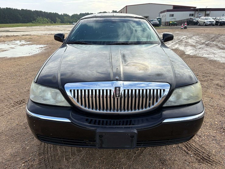 2008-lincoln-town-car-limousine-(86,235-miles)-image-5