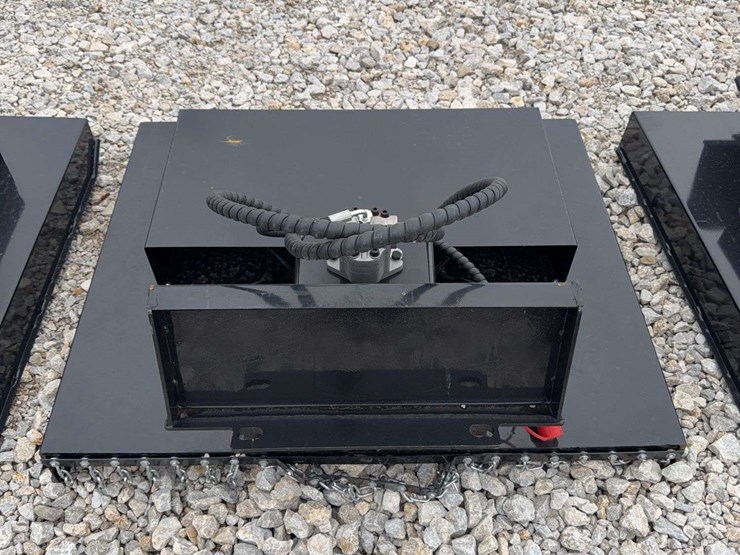 hydraulic-brush-cutter-attachment-for-mini-skid-steer-image-2