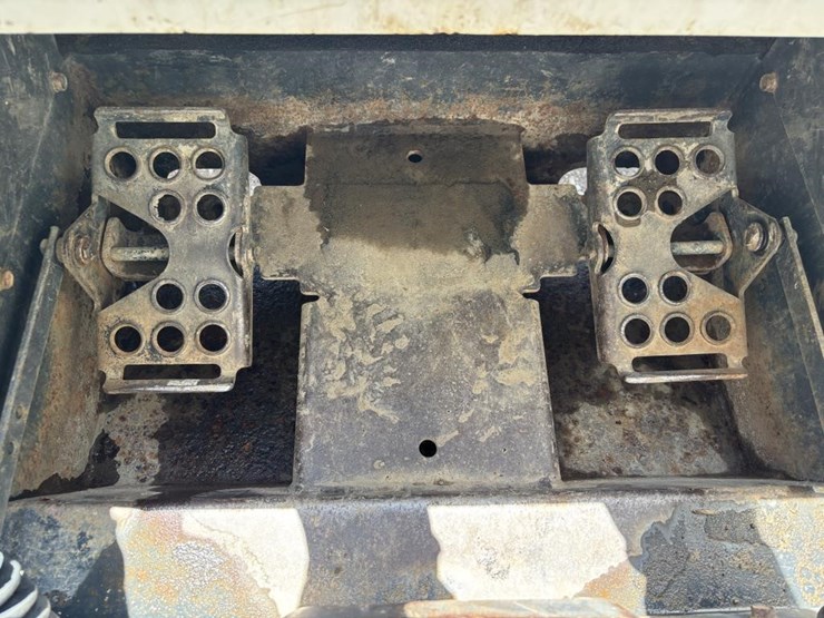 2005-bobcat-t180-image-29