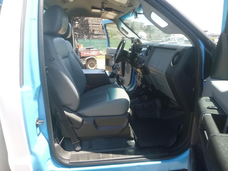 2013-ford-f550-image-19