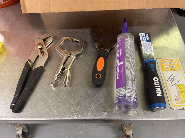 box-of-suction-lifters-image-7