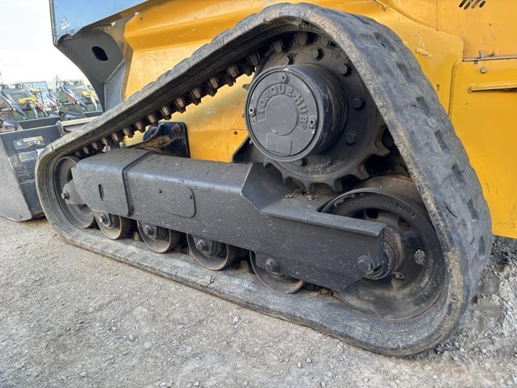 2018-deere-323e-image-16