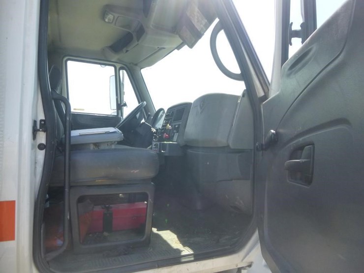 2009-international-durastar-4400-image-18