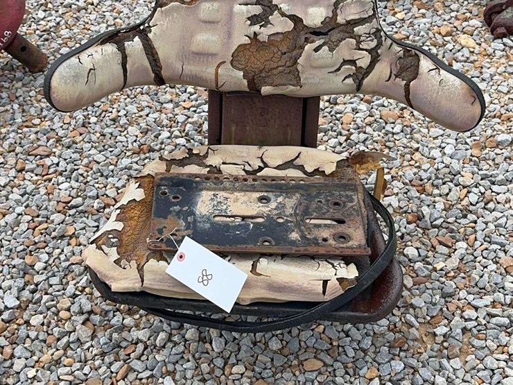 tractor-seat-image-1