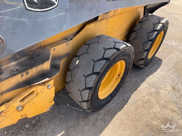 2015-deere-320e-image-20