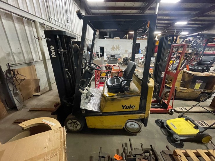#1501-•-yale-3000lb-capacity-forklift-(wall-e)-image-10