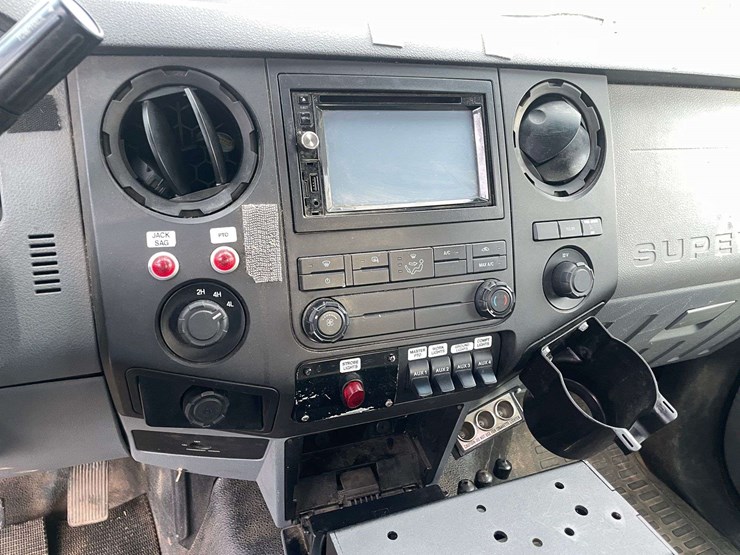 2014-ford-f550-image-13