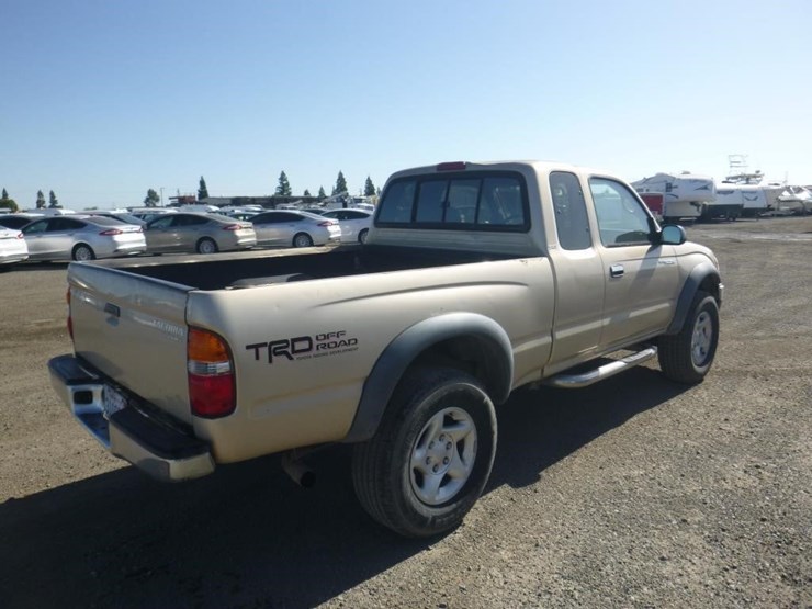 2003-toyota-tacoma-image-3