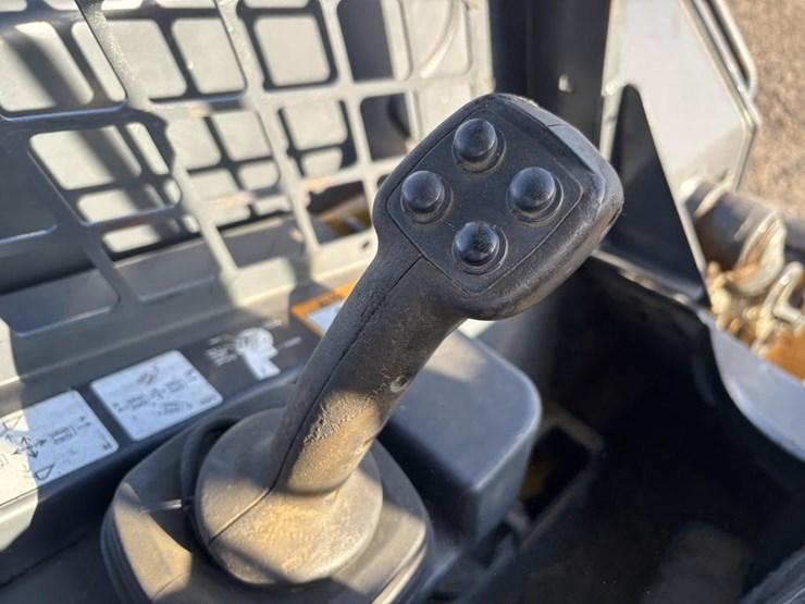 2018-deere-323e-image-22