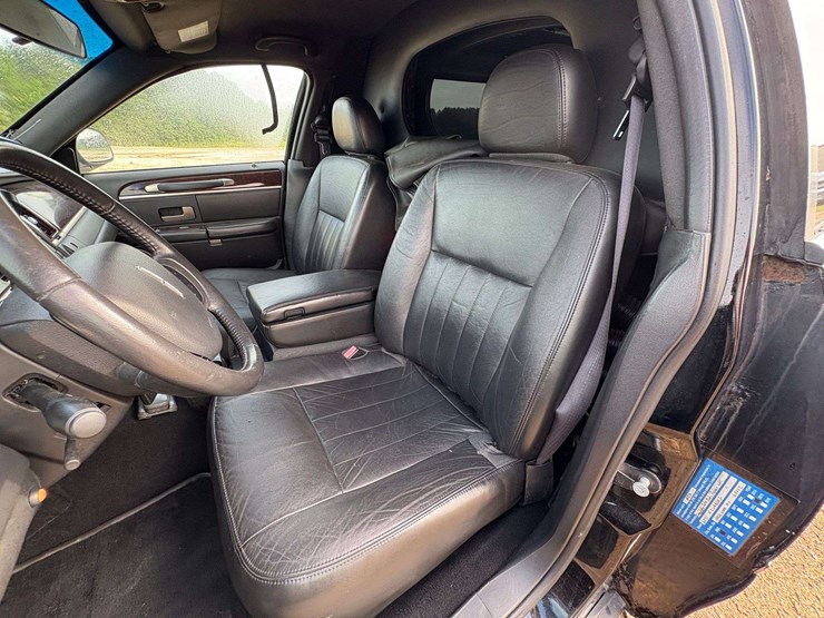 2008-lincoln-town-car-limousine-(86,235-miles)-image-15