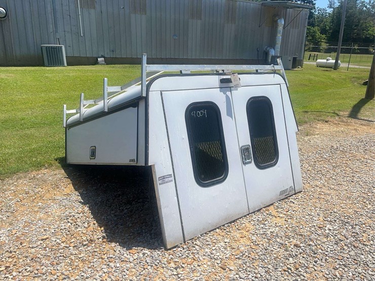 a.r.e.-truck-hero-topper-with-walk-in-rear-doors-image-1