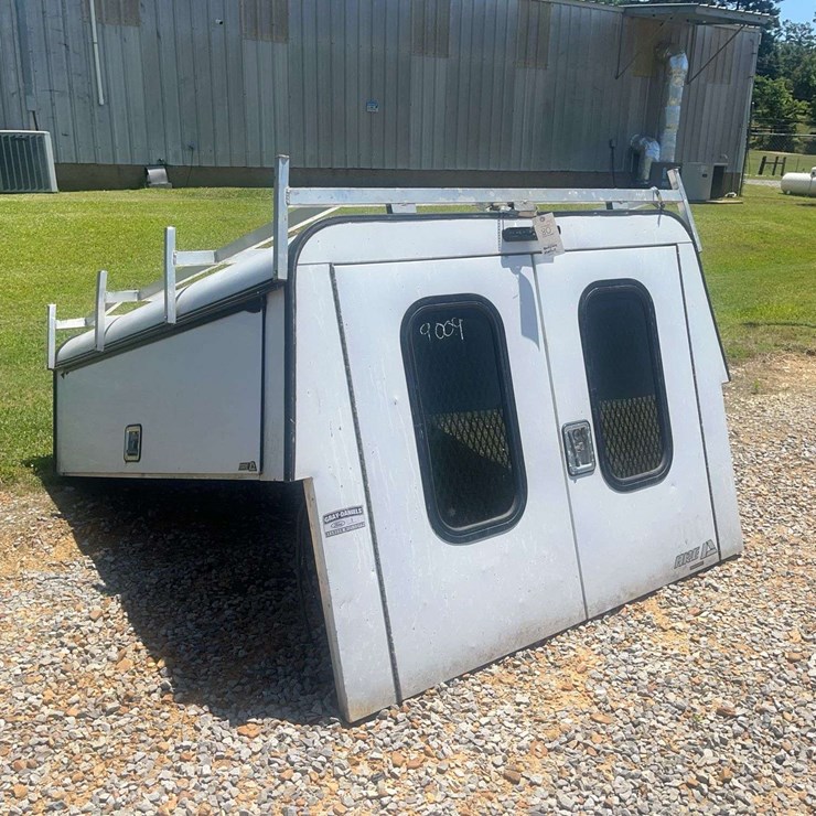 A.R.E. Truck Hero Topper with Walk in Rear Doors