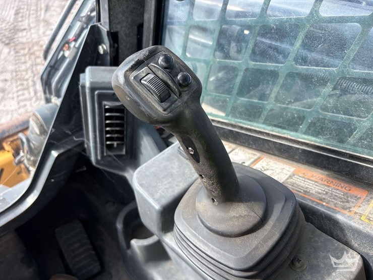 2020-deere-325g-image-23