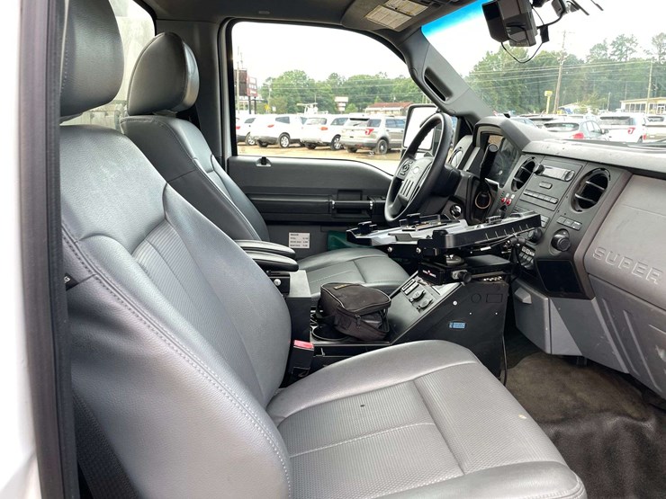 2014-ford-f550-image-18