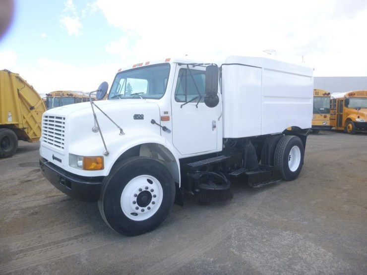 2000-international-4700-image-1