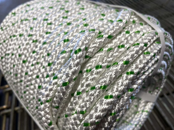 #2721-•-new-3/8"-thick,-100'-of-double-braided-rope-(cw)-image-4