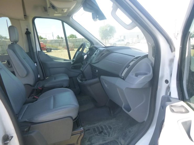 2019-ford-transit-image-15