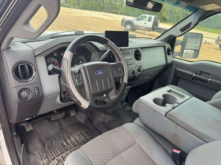 2011-ford-l-image-11