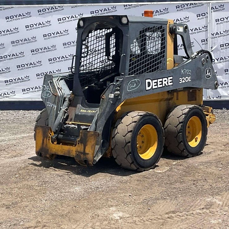 2015 DEERE 320E