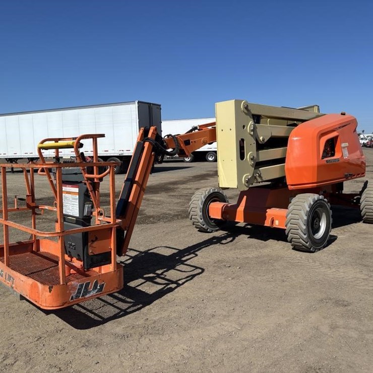 2019 JLG 450AJ