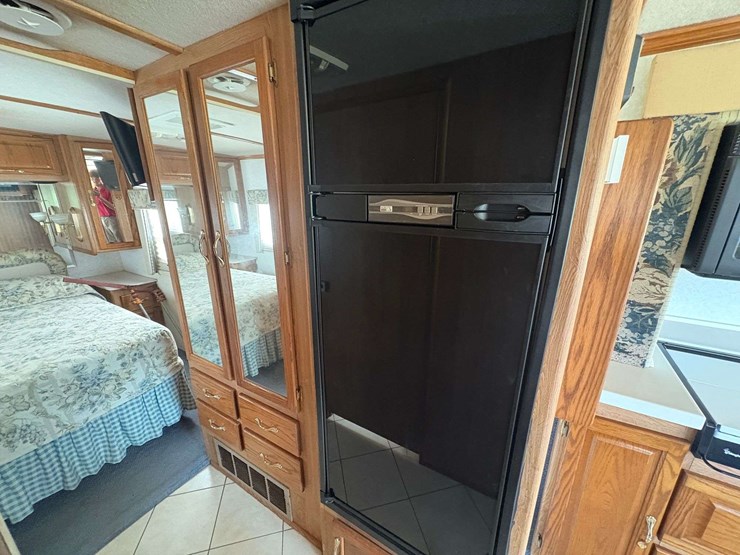 1999-allegro-bay-32'-motorhome-(62,037-miles)-image-22