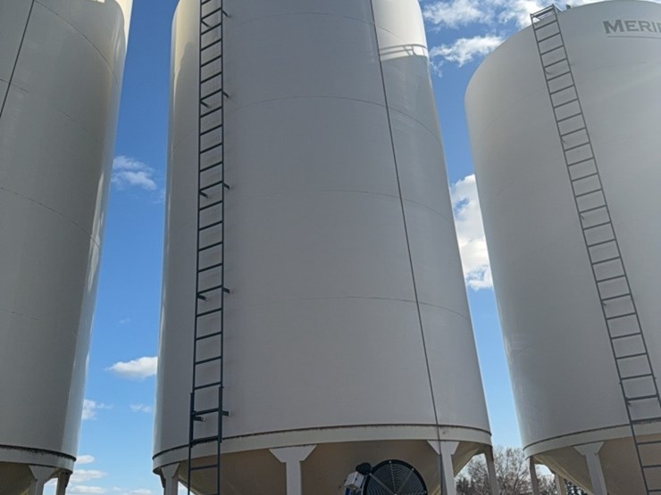 meridian-5000-bushel-hopper-bin-with-fan,-this-bin-is-designed-for-fertalizer,-however-it-has-never-had-fertilizer-in-it.-grain-only.-excellent-condition-image-2