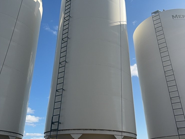 meridian-6000-bushel-hopper-bin-with-fan,-used-for-grain-only,-excellent-shape-image-5