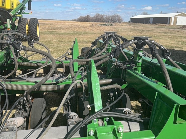 2000-john-deere-1910-image-71
