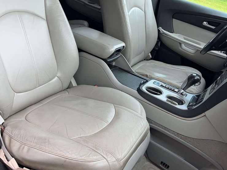 2012-gmc-acadia-image-16