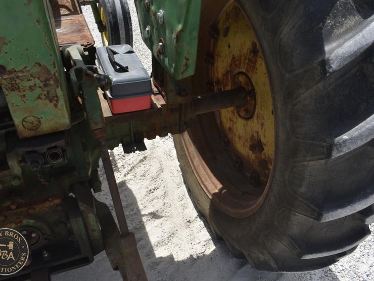 john-deere-3010-image-30