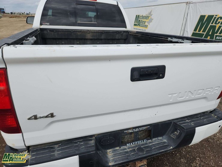 2015-toyota-tundra-image-36