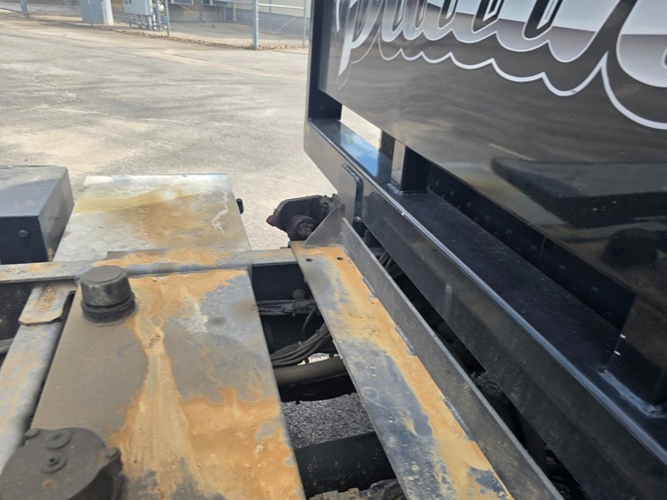 2022-peterbilt-337-image-97