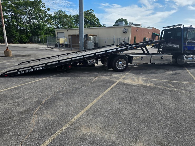 2022-peterbilt-337-image-91